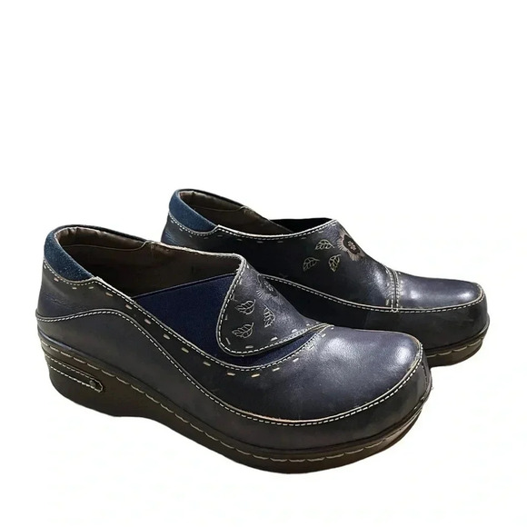 L'ARTISTE Burbank Hand Tooled Leather Clogs - Picture 1 of 10
